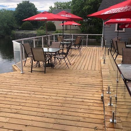 The Bobcaygeon Inn Екстер'єр фото