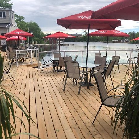 The Bobcaygeon Inn Екстер'єр фото