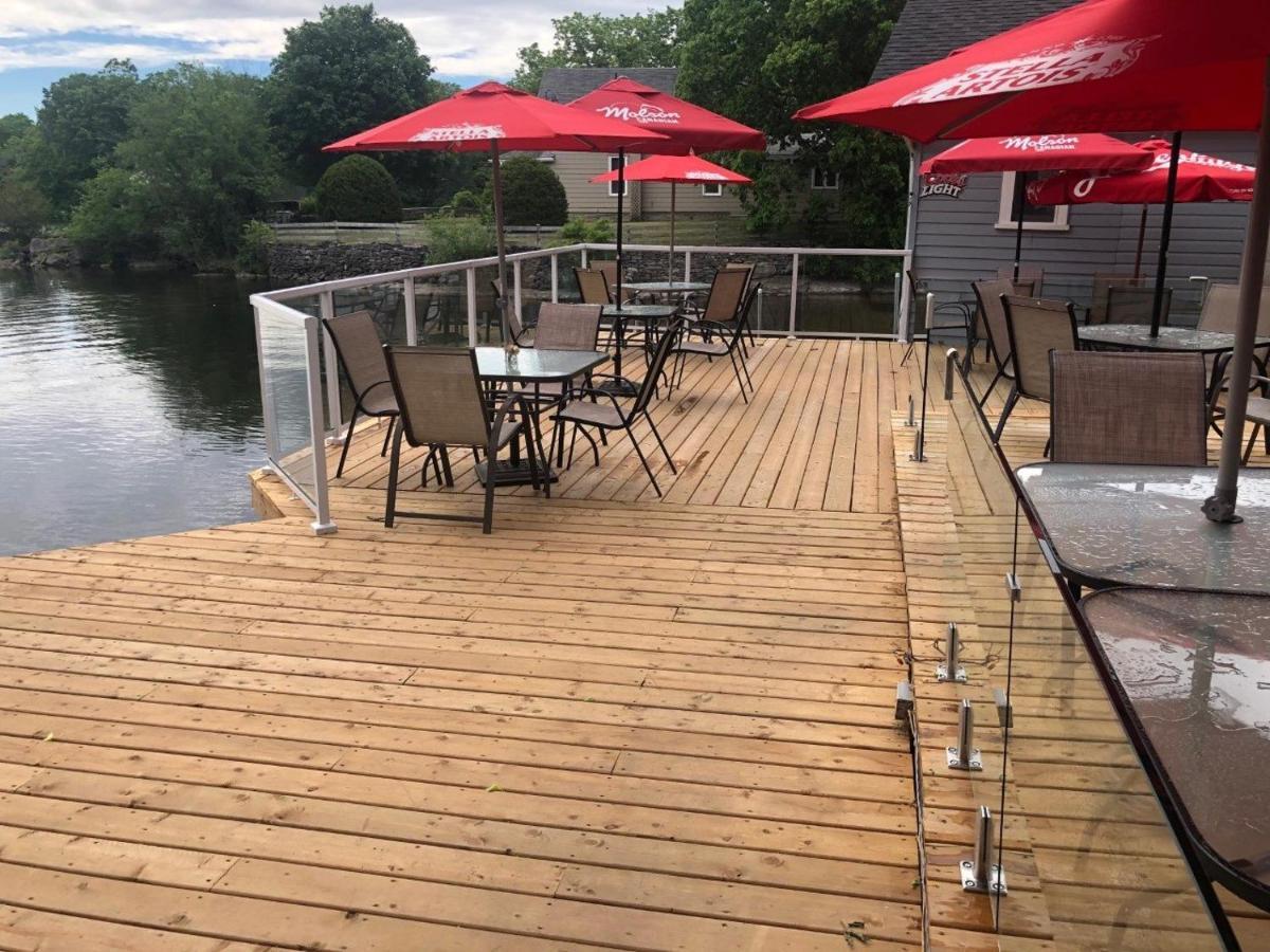 The Bobcaygeon Inn Екстер'єр фото