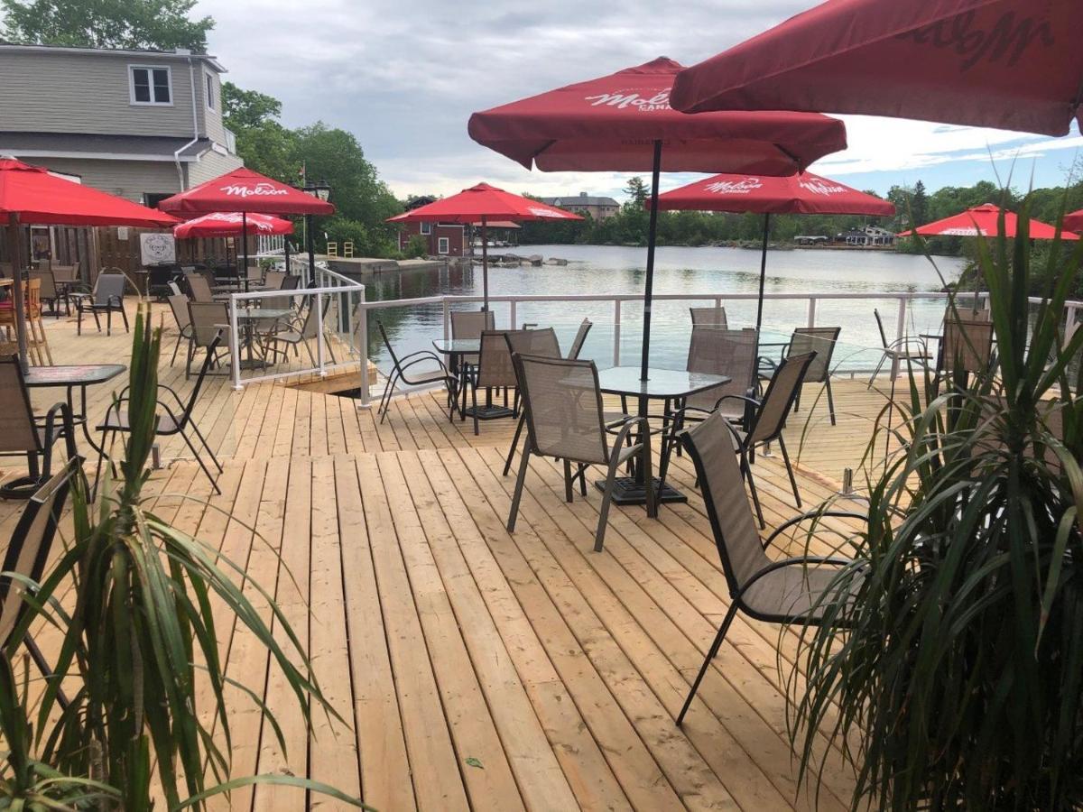 The Bobcaygeon Inn Екстер'єр фото