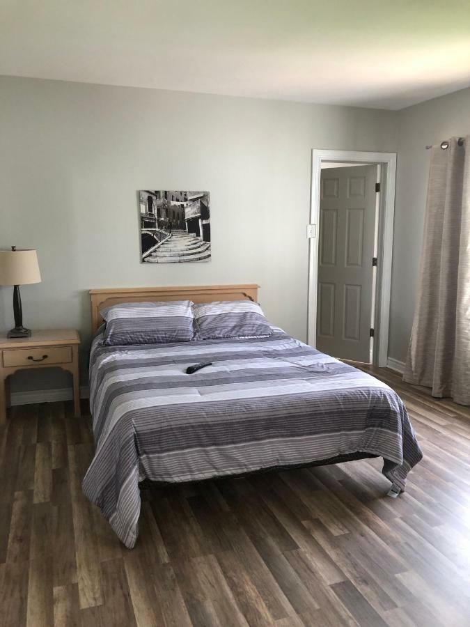 The Bobcaygeon Inn Екстер'єр фото