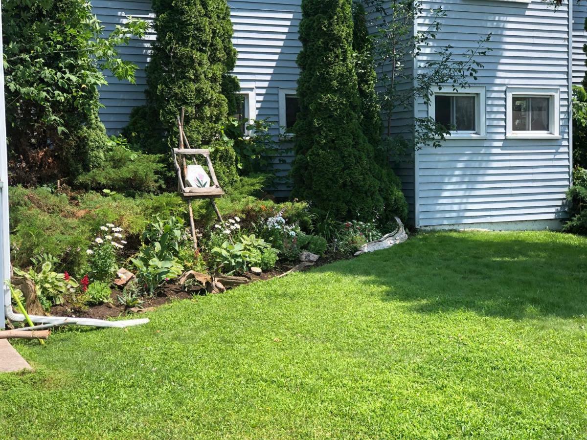 The Bobcaygeon Inn Екстер'єр фото