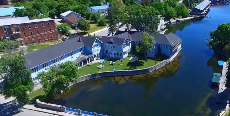 The Bobcaygeon Inn Екстер'єр фото